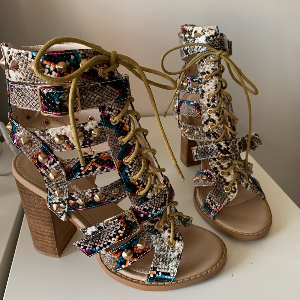 Ladies shoes